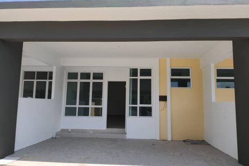 Rumah teres setingkat belimbing tanah merah untuk dijual 1